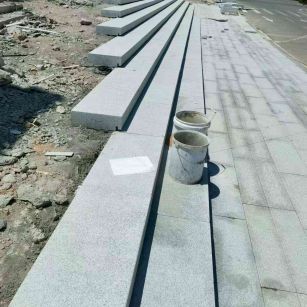 岳阳 芝麻白整石台阶，施工现场