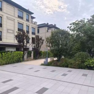 岳阳 芝麻白与芝麻白搭配铺装，尺寸1200*600