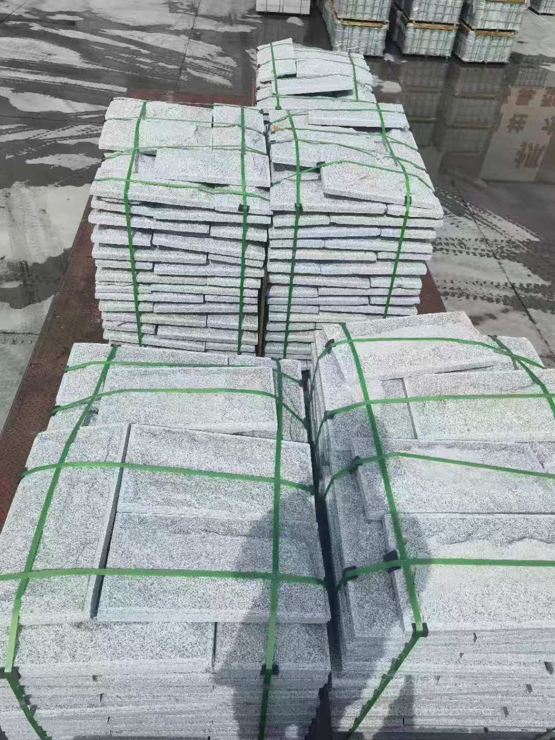 岳阳 芝麻白蘑菇石装车出货