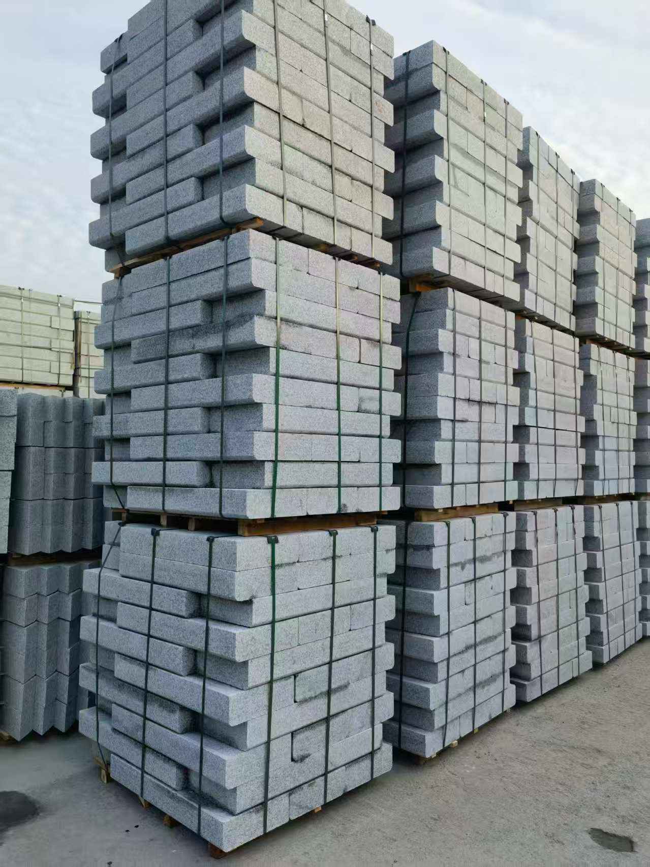 岳阳 路沿石（路侧石），颜色一致，尺寸标准