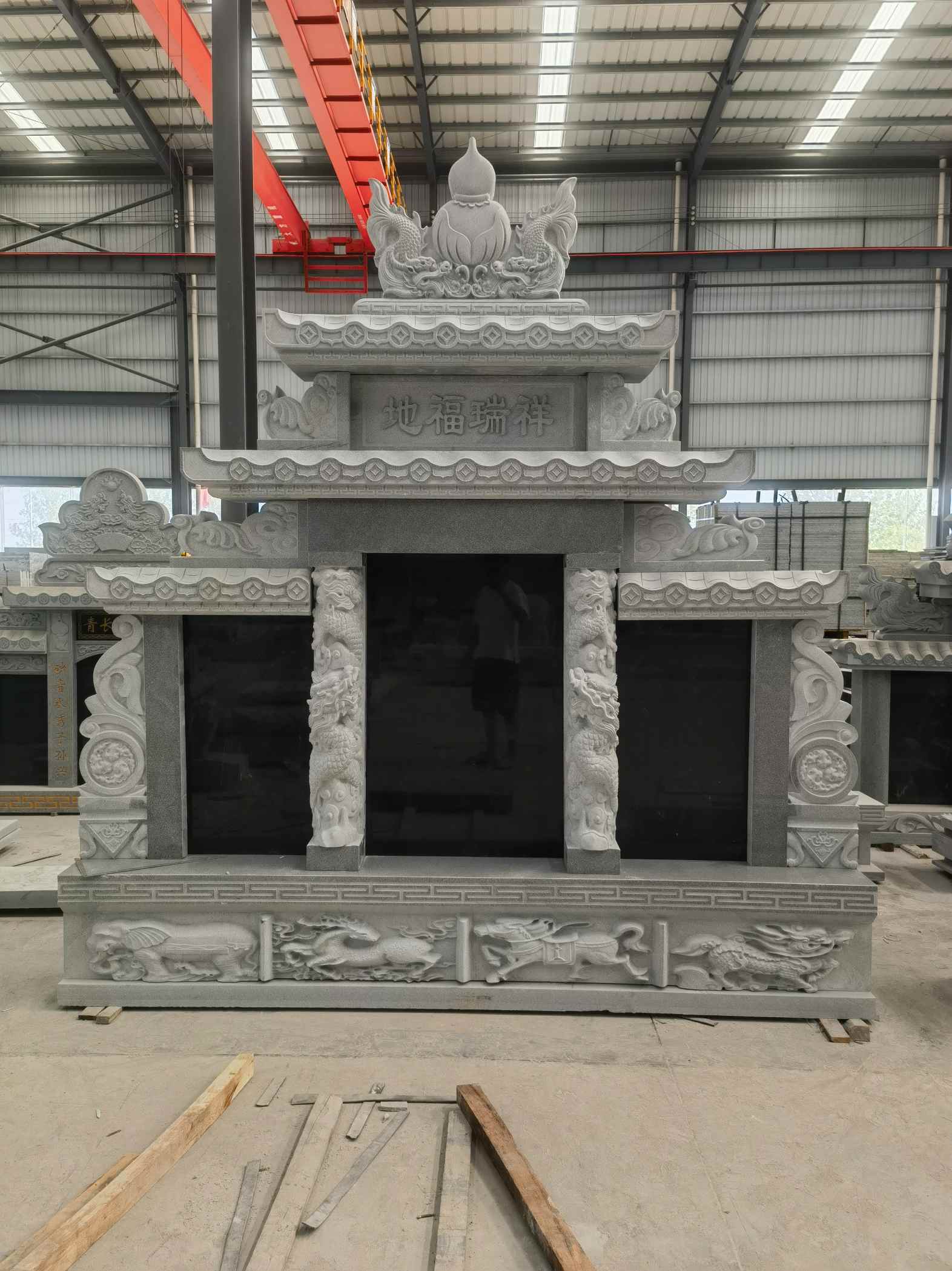 岳阳 芝麻灰高档墓碑、土墓，一套也支持定做