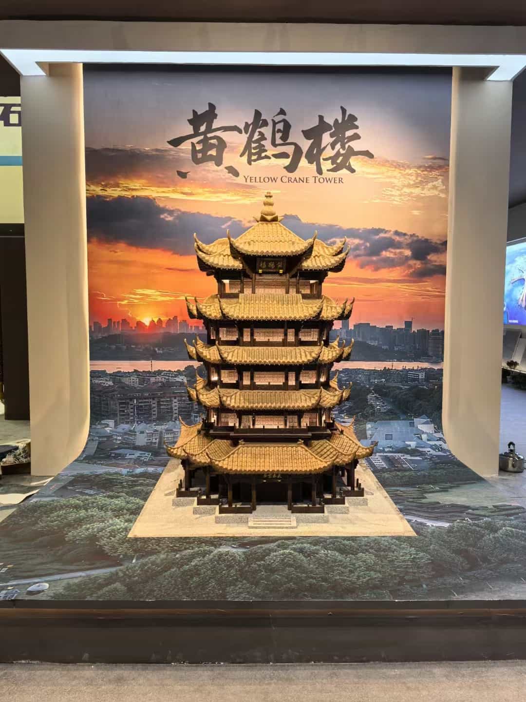 岳阳仿古石文创作品-黄鹤楼