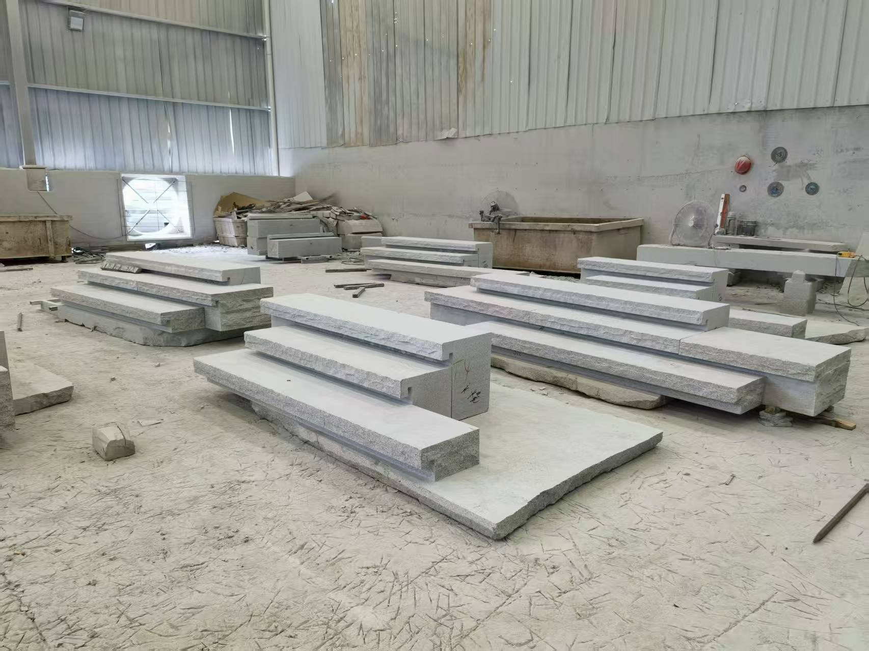 岳阳 整石台阶（大面火烧+侧面自然面），出货前厂内拼装