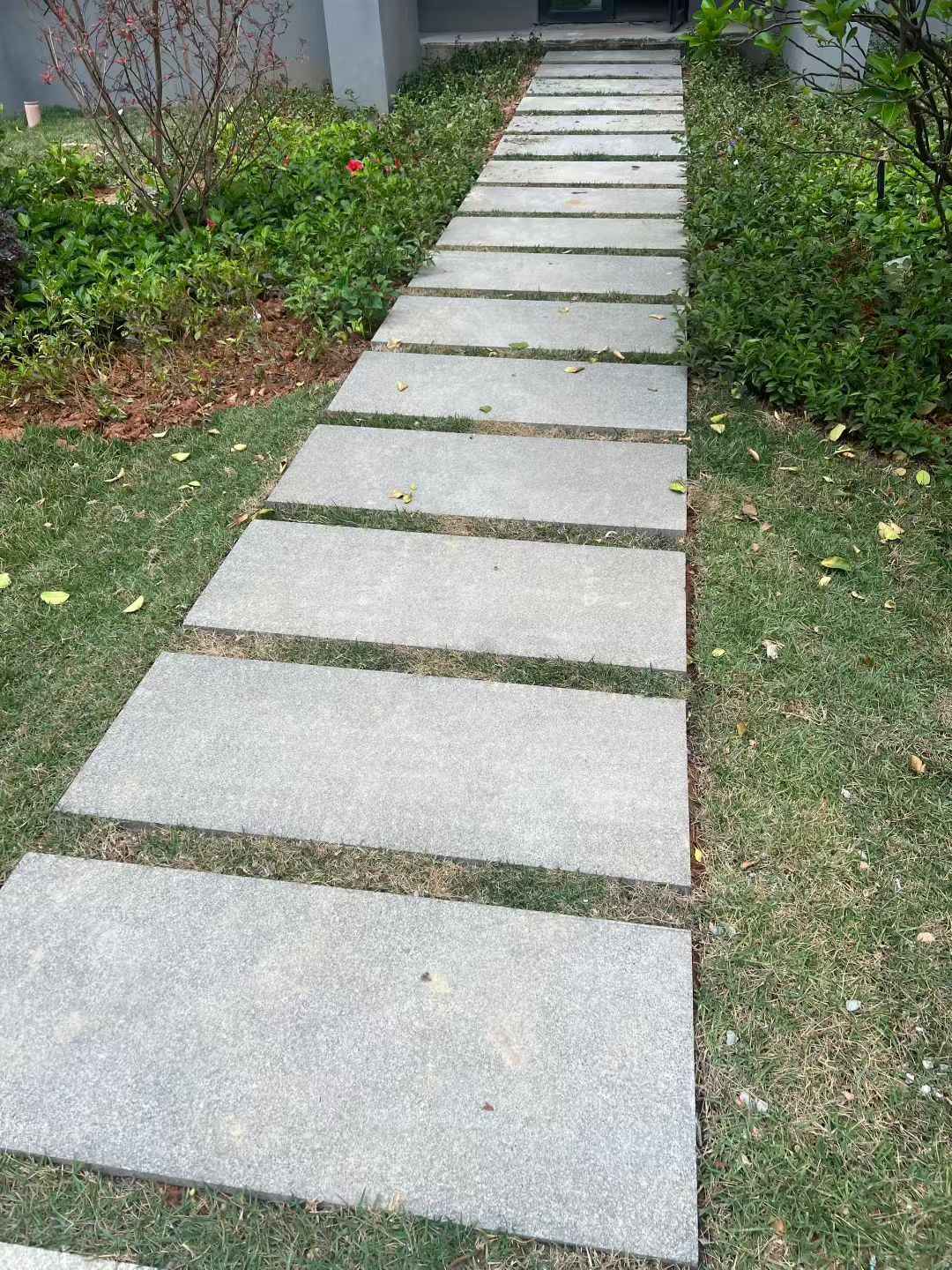 岳阳 芝麻黑小区踏步、汀步石铺装效果
