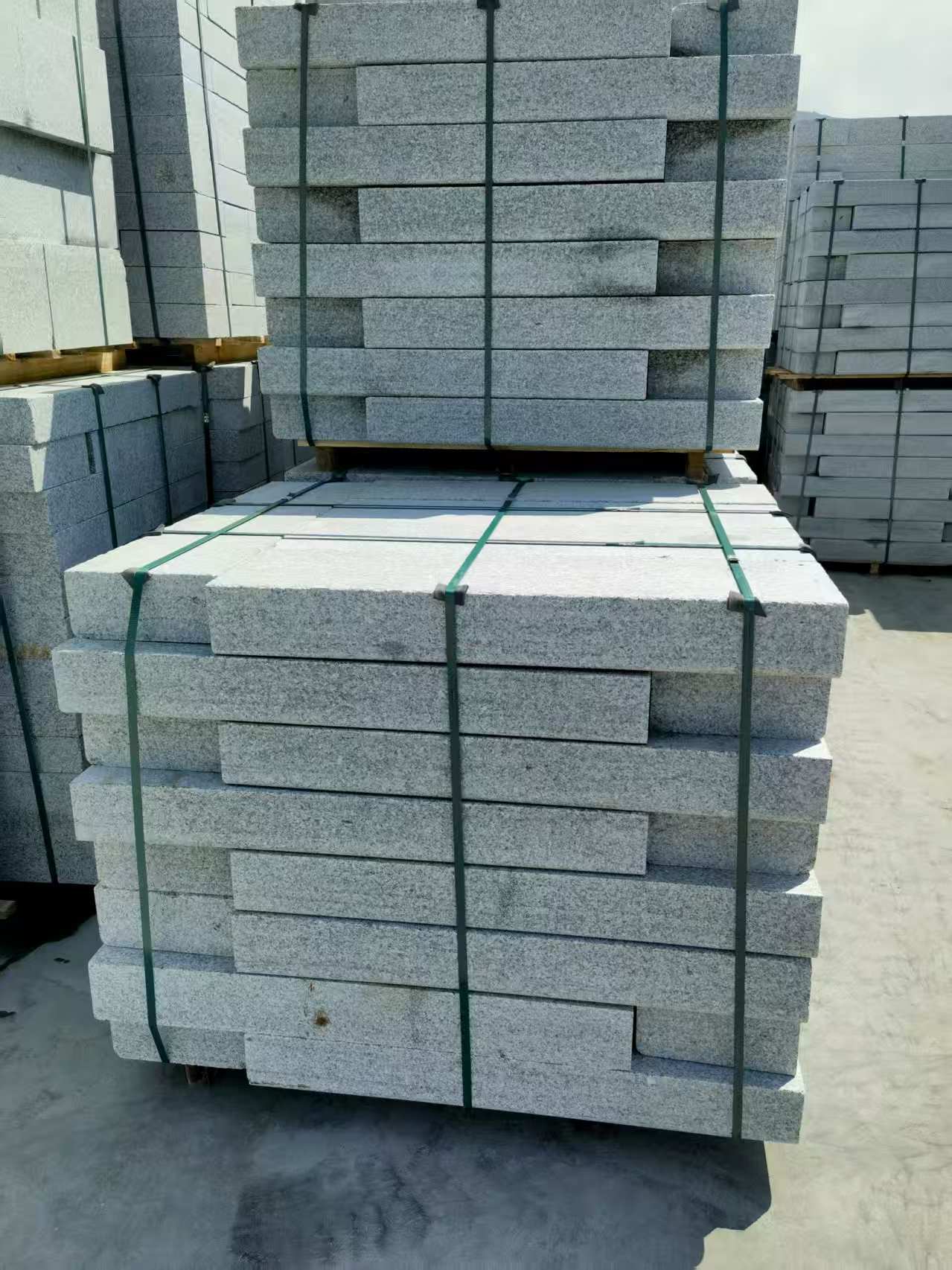 岳阳 芙蓉白花岗岩路沿石、平石尺寸标准，色泽均匀